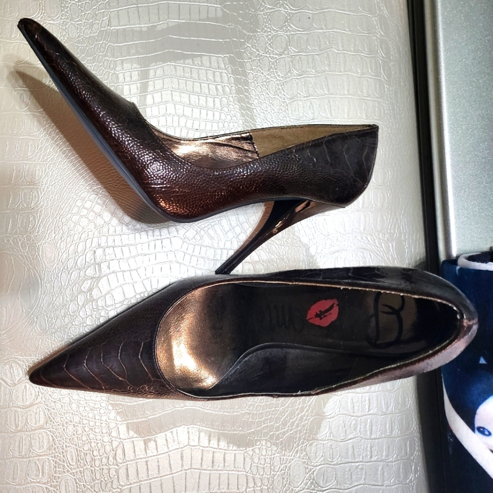 Promise textured high heels.